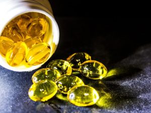 น้ำมันปลา (Fish Oil) ประกอบไปด้วย โอเมก้า 3 และโอเมก้า 6 ที่มีประโยชน์ต่อร่างกาย