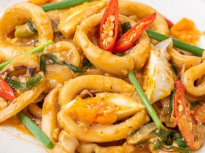 ปลาหมึกผัดไข่เค็ม