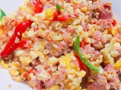 แหนมผัดไข่