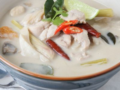 ต้มข่าไก่